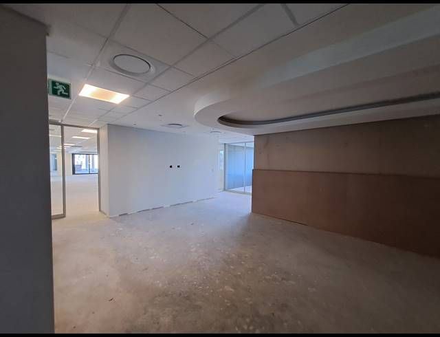 3,438M² OFFICE TO LET IN WAVERLEY